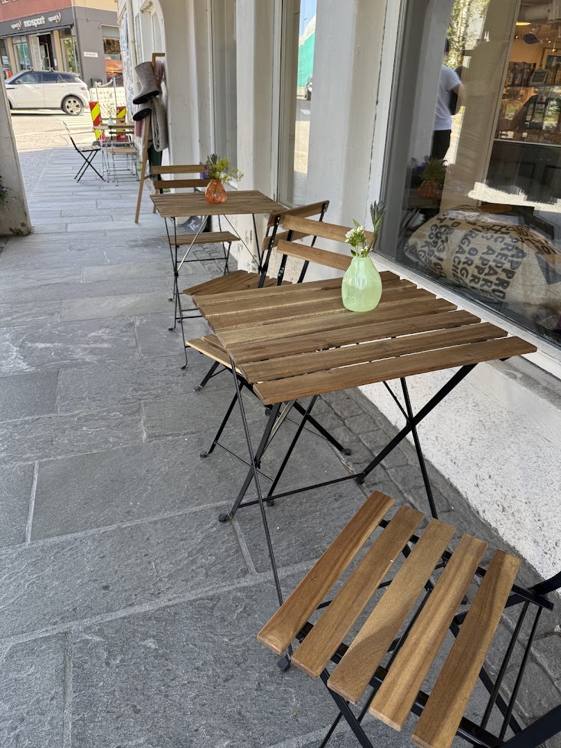 Iversen Galleri, Bakeri & Konditori · Bilder 9